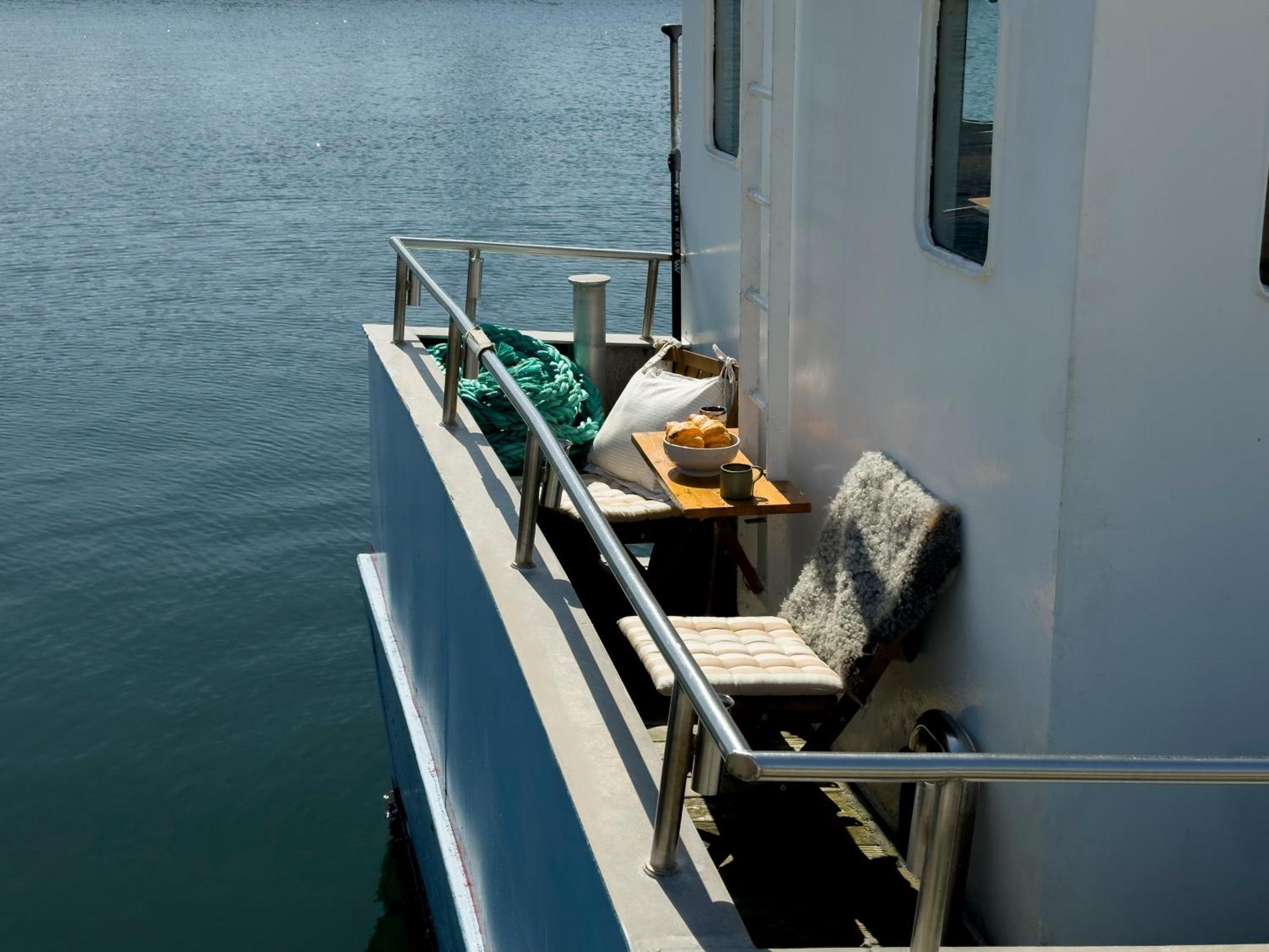 Varra Water - Unique Boat Accomodation - Bornholm - Fjaelstavn Neksø Exterior foto